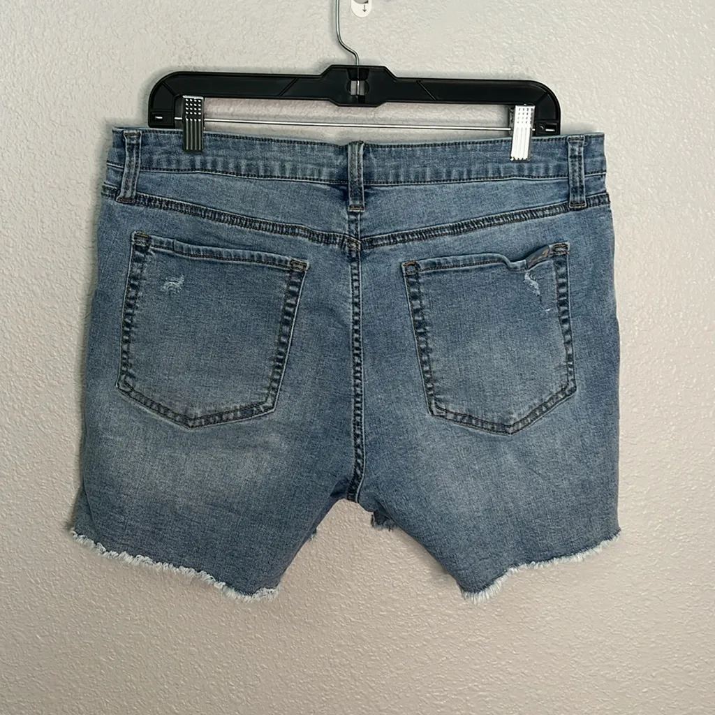 Seven Distressed Weekend Shorts Size 12 - Image 8