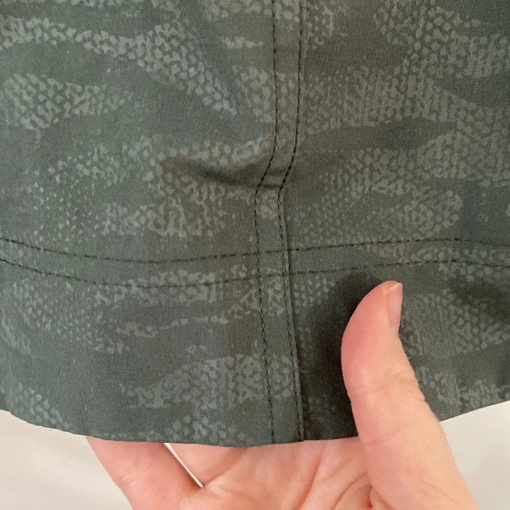 Orvis  Camo Green Embossed Pull-On Travel Skort size XL - Image 6
