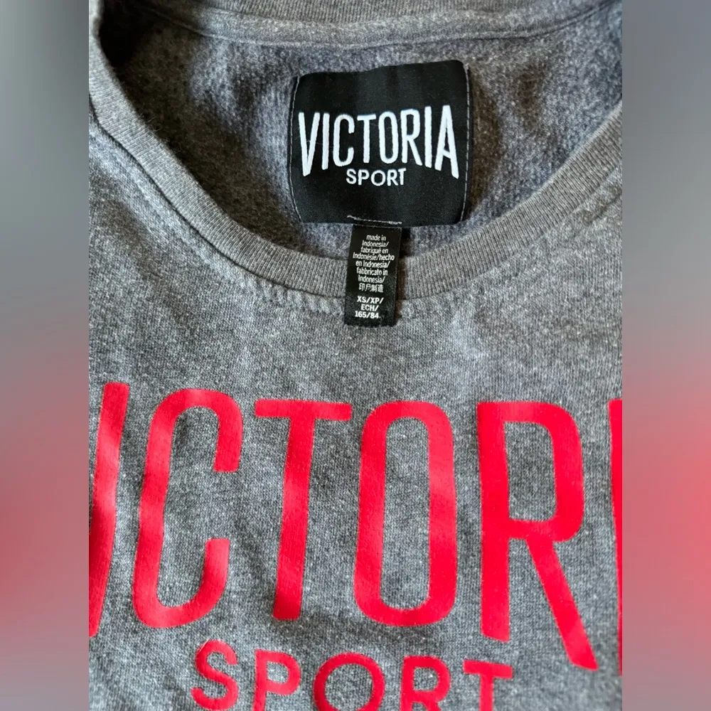 women’s victoria secret sport crewneck xs - Image 4