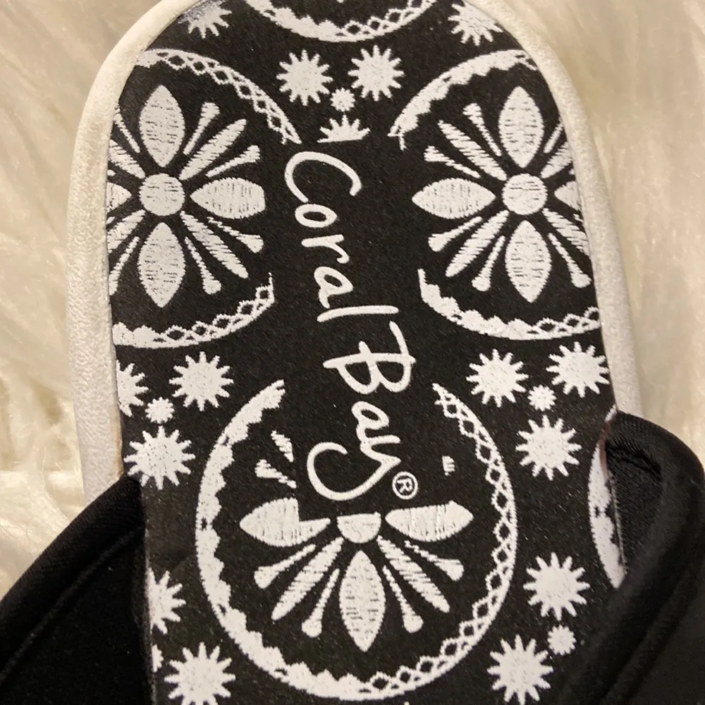 Coral Bay Sandals brand new size 10 black and white - Image 5
