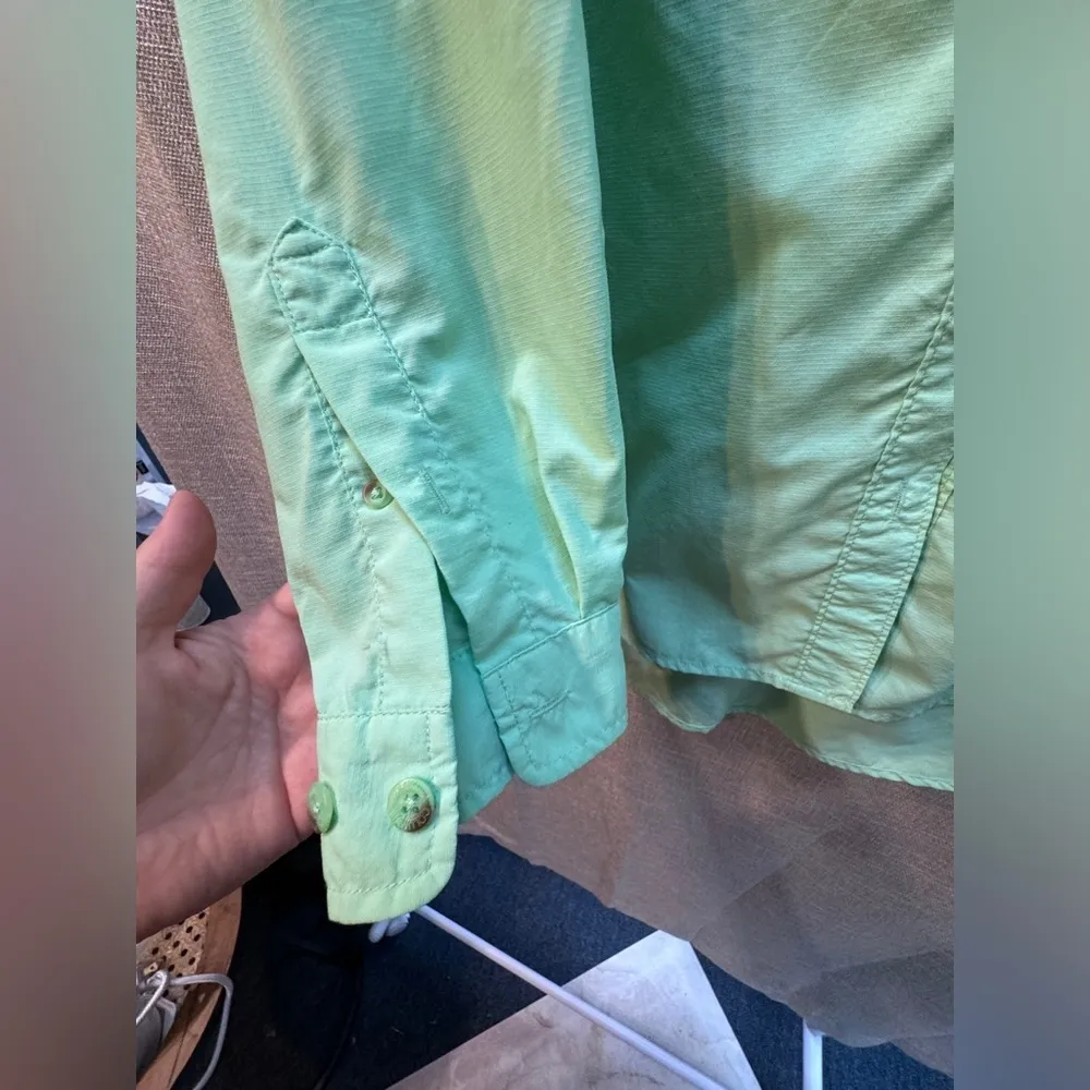 Women’s size medium Columbia long sleeve button down shirt light green - Image 2