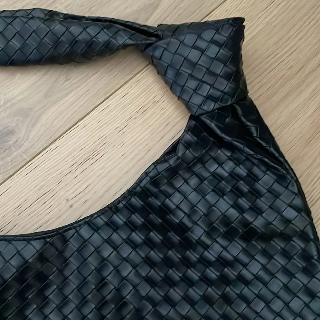 Ulta woven hobo bag with knot Black - Image 4