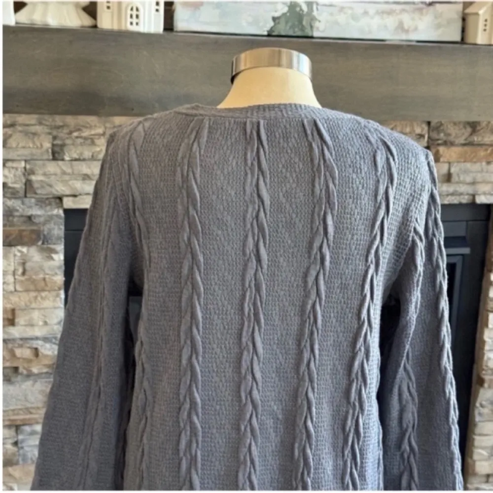 Doe & Rae Gray Cable Knit Crew Neck Sweater - Image 8