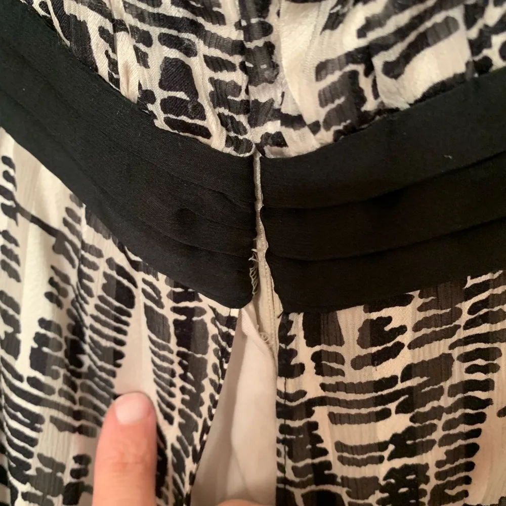 BCBG MAX AZRIA Silk Woven Gown in
Vapor Comb - Image 5