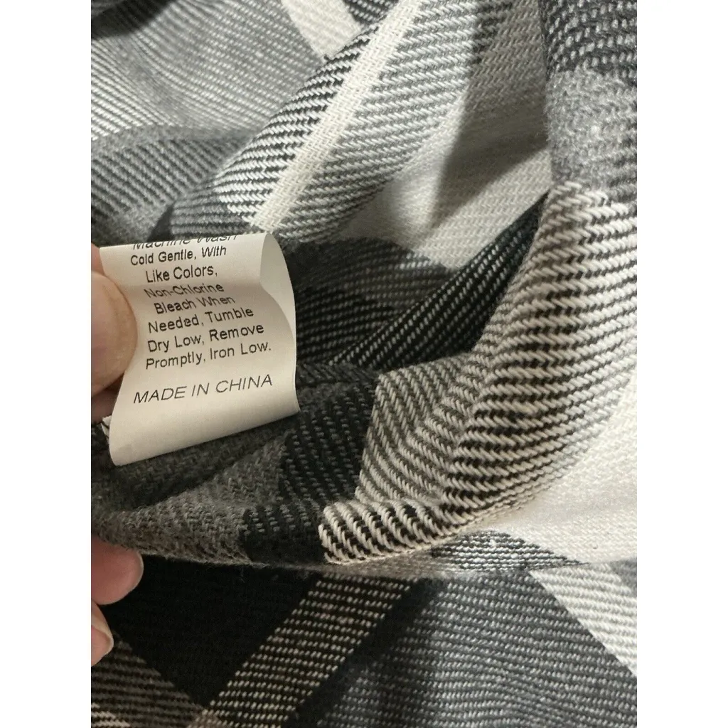 Woman’s 6 Button Collared Vest Size Medium Plaid - Image 5