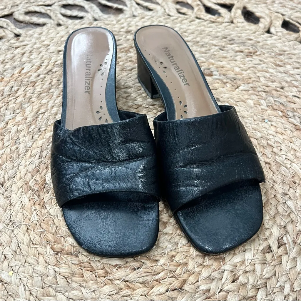 NATURALIZER CAVIAR BLACK LEATHER  Womens 7 SLIDE SANDALS NICE - Image 2