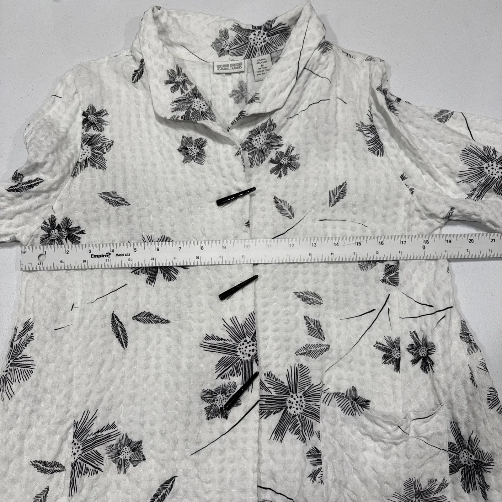 Nomadic Traders Linen Blend Button Front Blouse Top Women’s M Floral Textured White Size M - Image 6