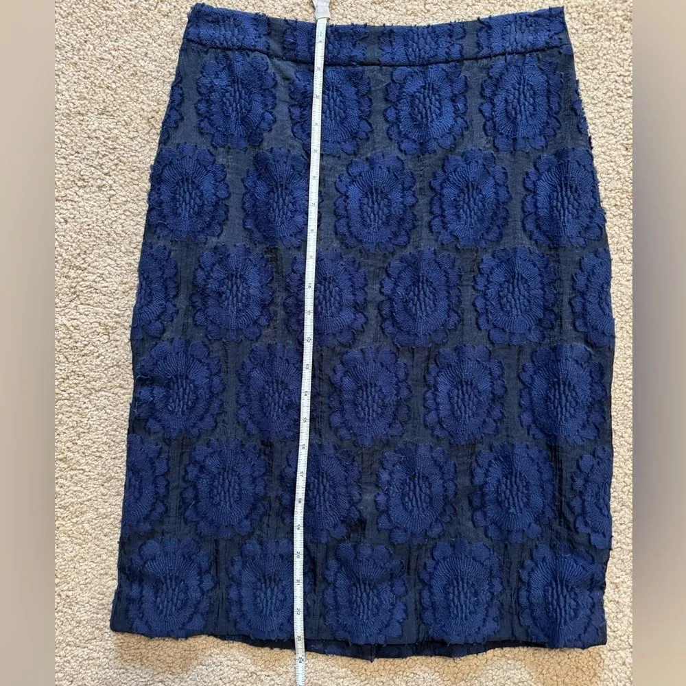 Ann Taylor floral appliqué pencil skirt, navy blue, size 2 - Image 7