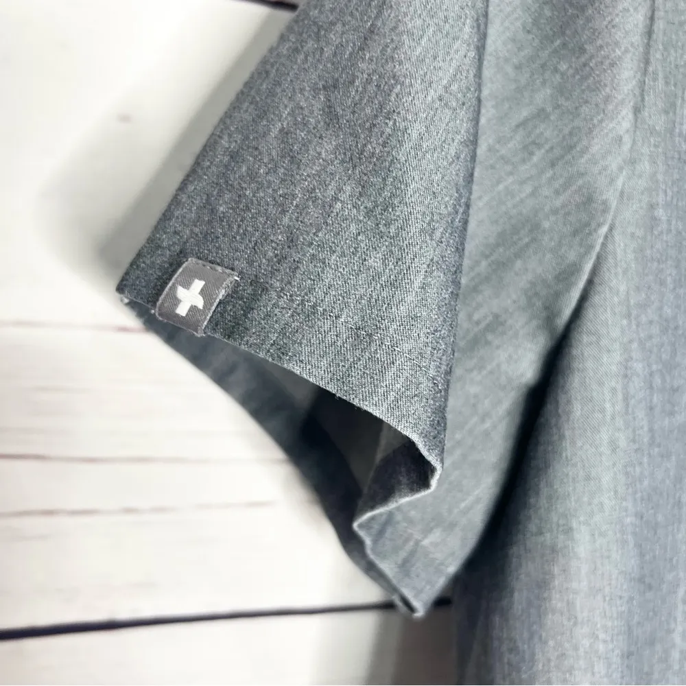 FIGS Technical Collection Casma Gray Two-Pocket Scrub Top Size Small - Image 6