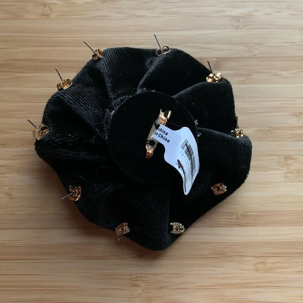 Free People Rosette Stud Pack - Black/Red/Gold - NWT‎ - Image 8