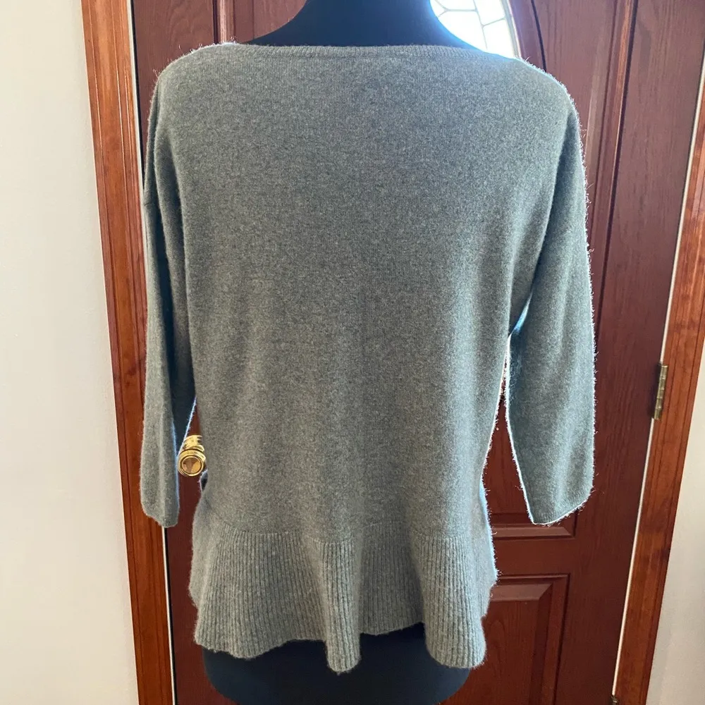 Garnet Hill 100 % Cashmere Heathered Green Peplum Sweater Size Small - Image 2