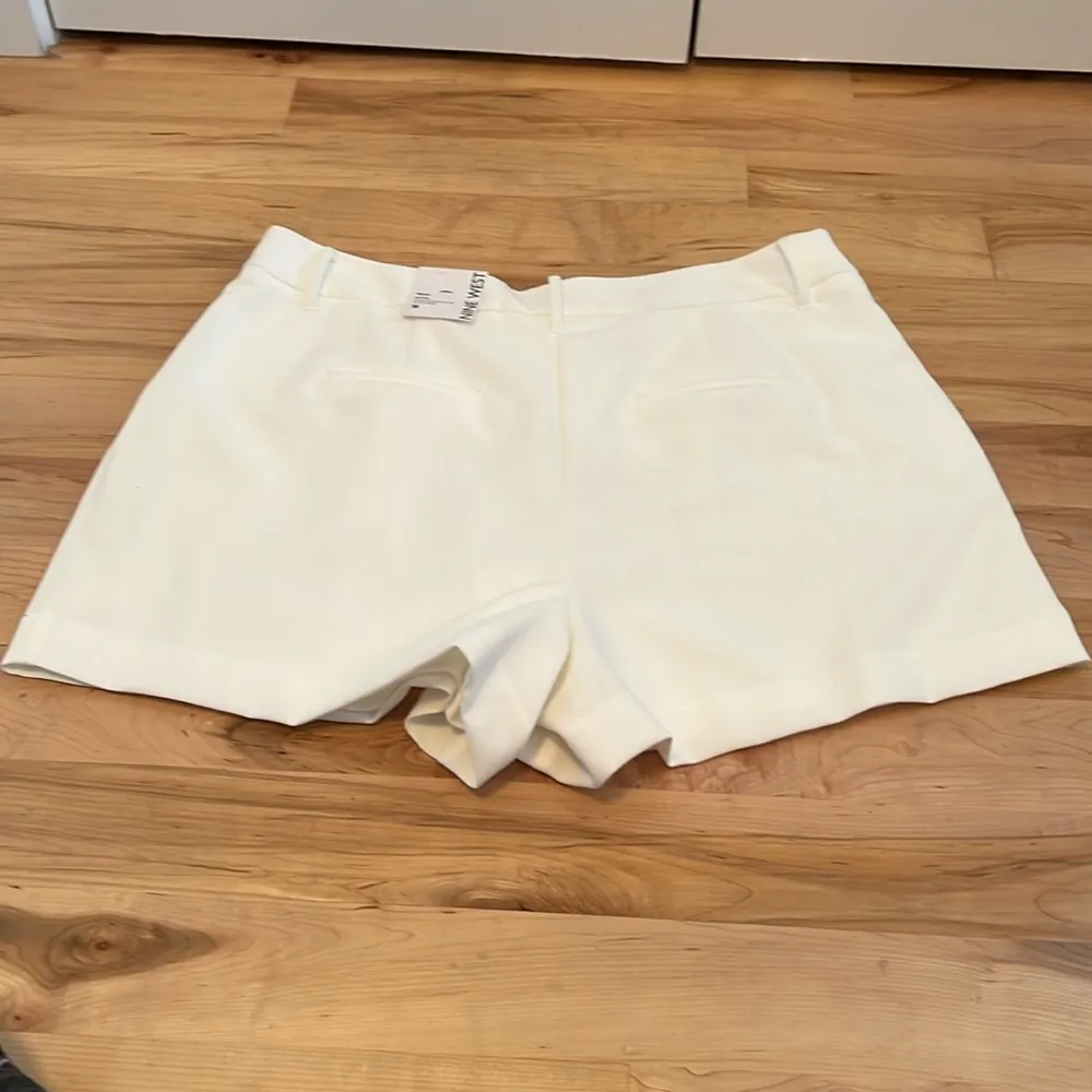 Nine West White High Rise Pleat Front Shorts - NWT - Image 6