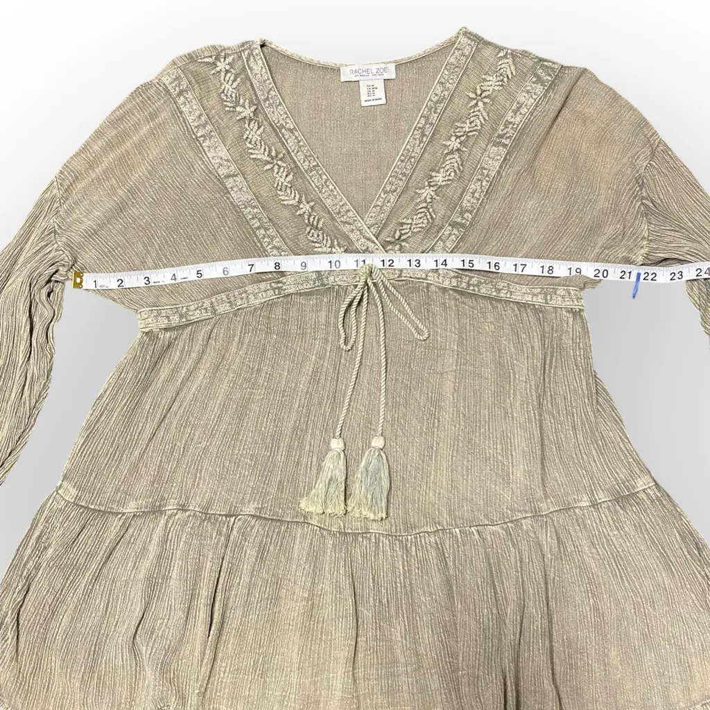 Rachel Zoe Olive Green Textured Boho Peasant Top V-Neck Tassel Tie Size Medium - Image 4
