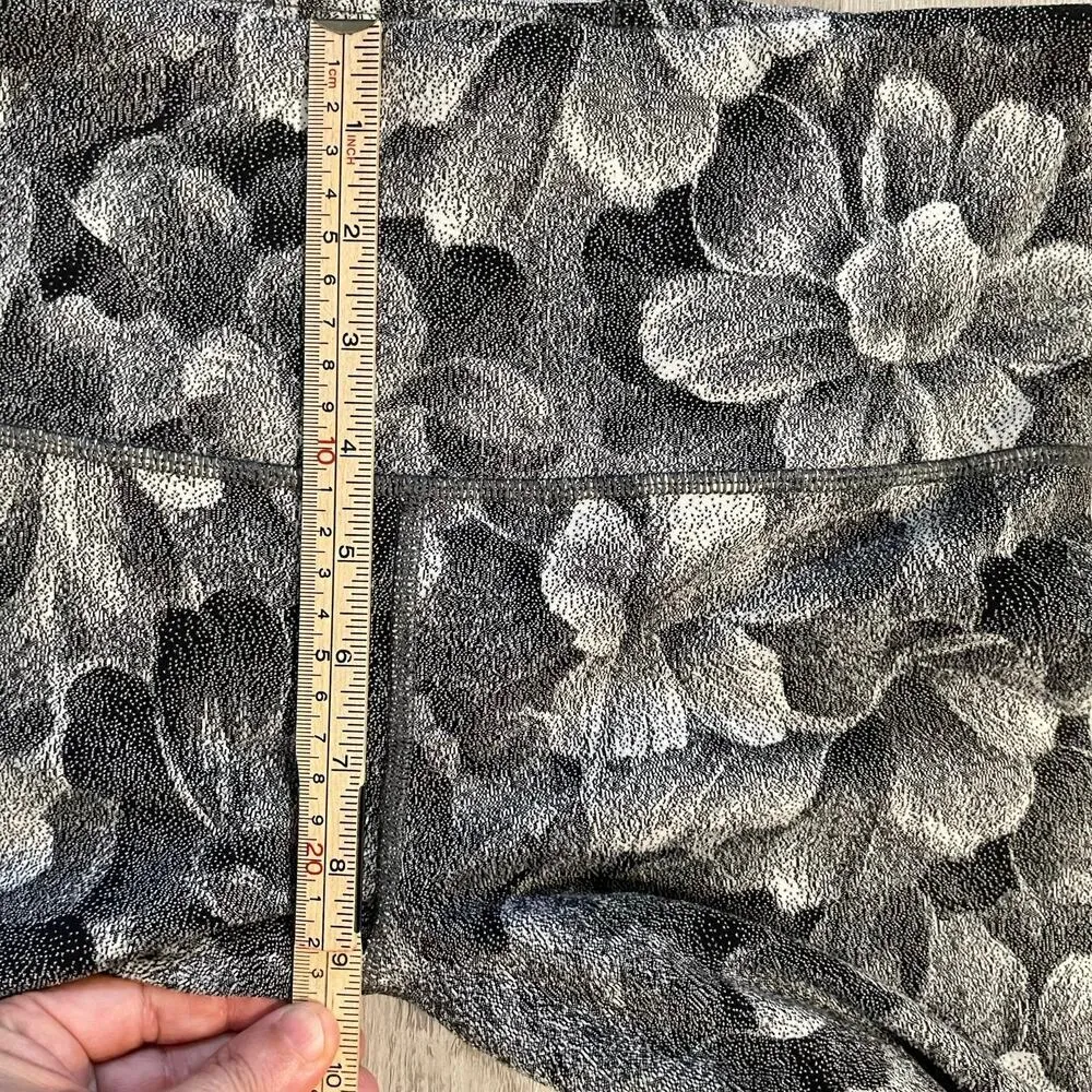 Athleta Elation Textured Tights in a Chakra Floral Black/Seasalt pattern. Sz sm - Image 8