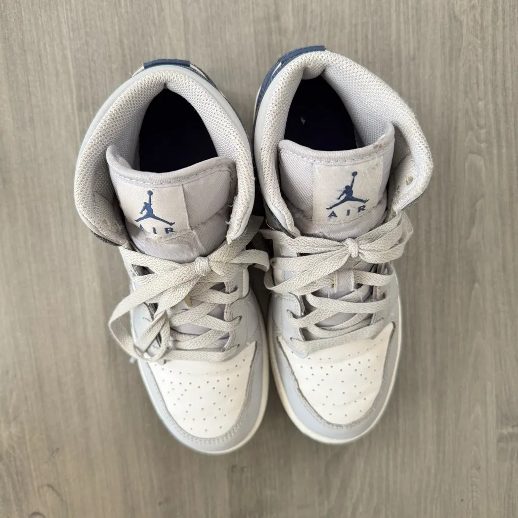 Nike Air Jordan  Mid blue gray white sneakers shoes size women 7 or Y5.5 - Image 5