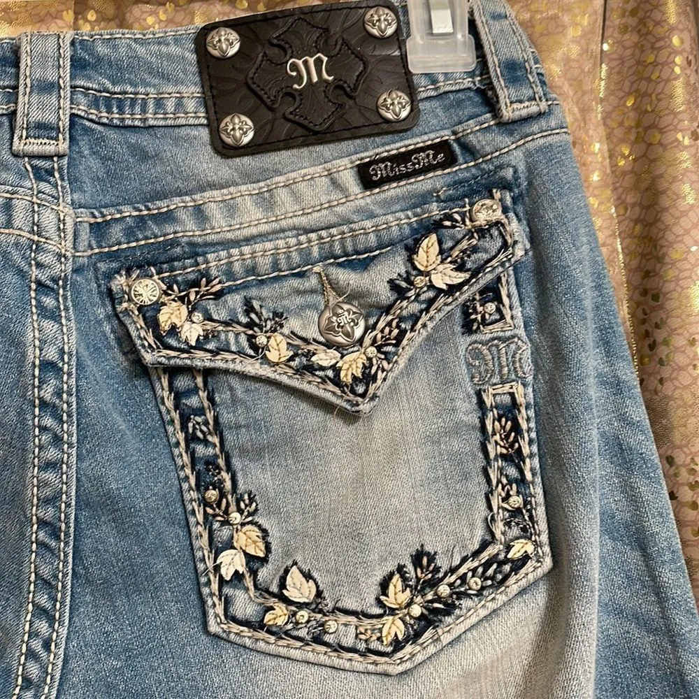 MISS ME signature Bermuda shorts, light wash, size 30 NWT - Image 5