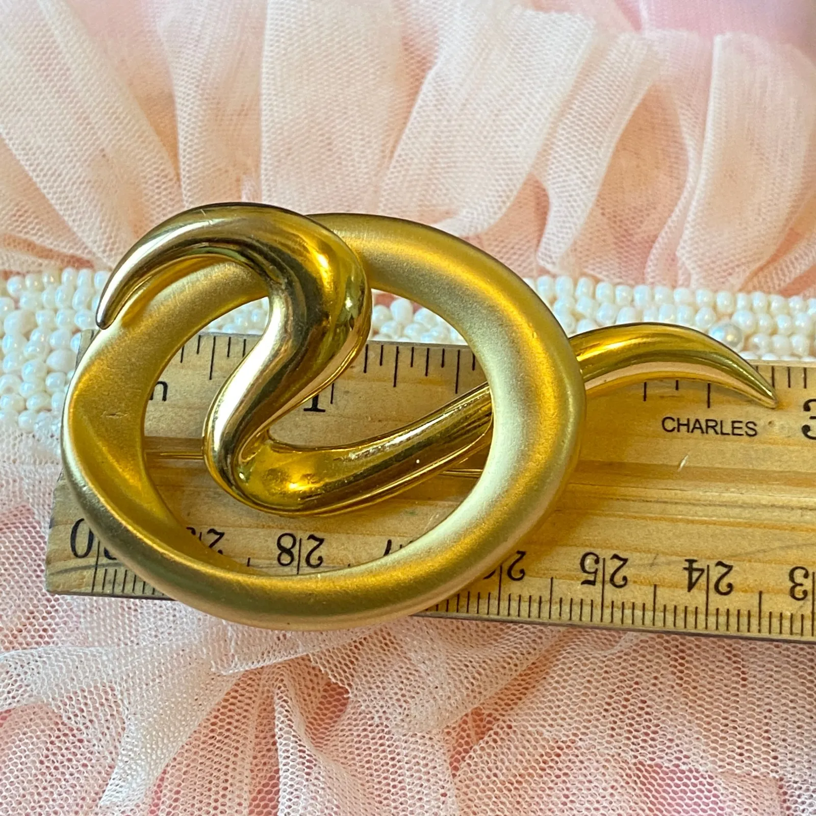 Vintage Casual Corner Gold Tone Swirl Design Abstract Brooch Pin Classic Gift - Image 4