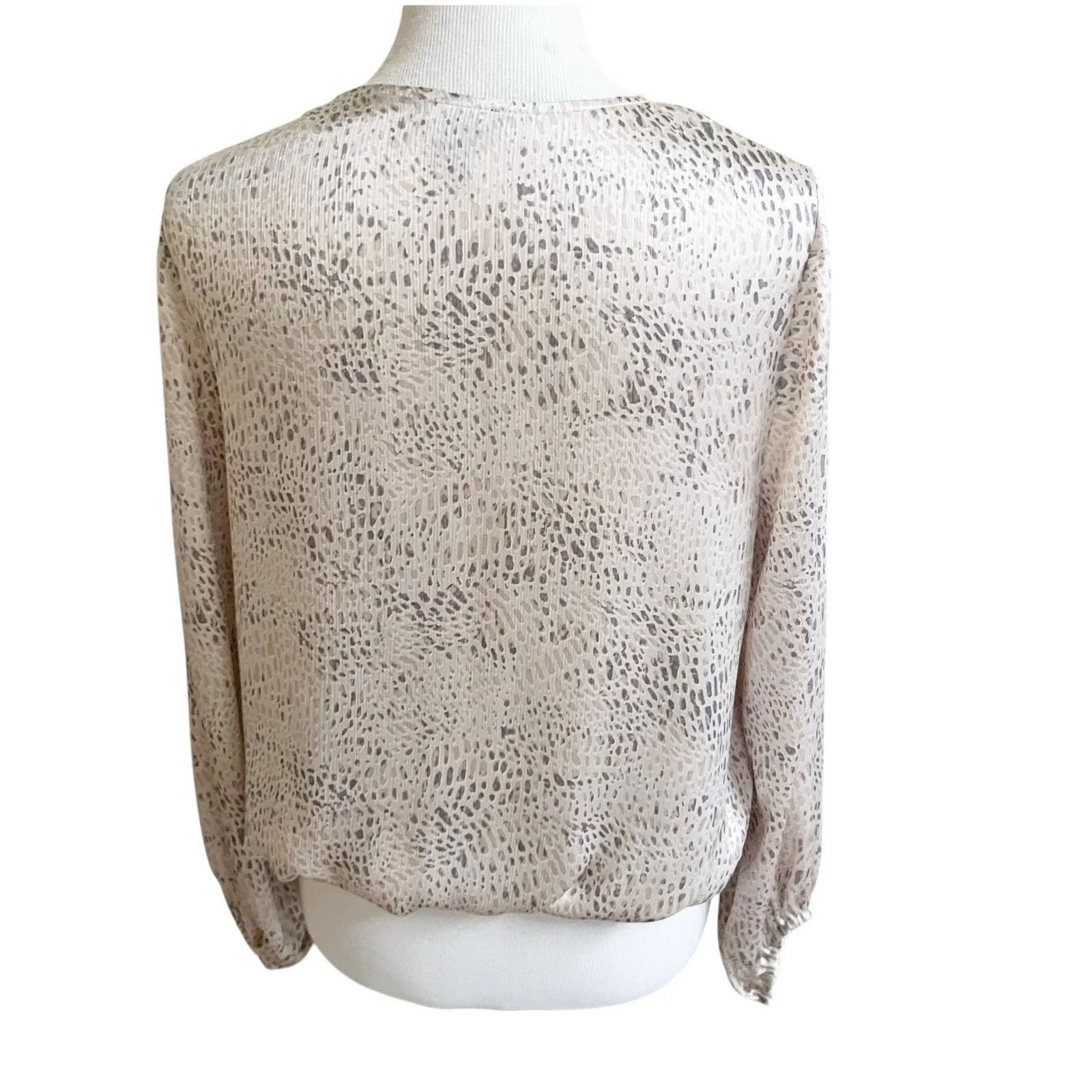 Halogen Women’s Size Medium Wrap Style Blouse Champagne Animal Print Cropped - Image 3