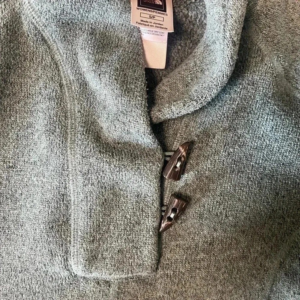 The North Face small Women’s 3/4 pullover Sweater w/toggle buttons - Image 3