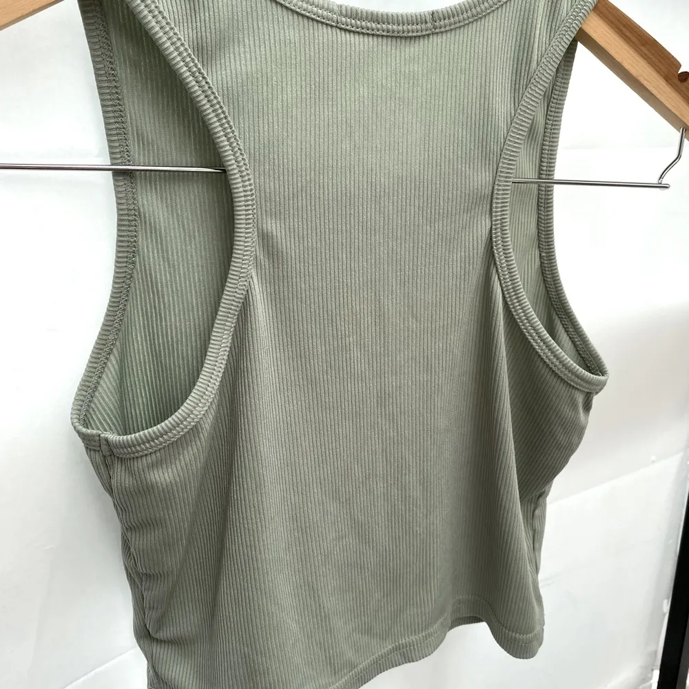 ⬇️ 2 Marked Listings for $25 - Casual Floral Print Ribbed Cropped Tank Top - Image 4