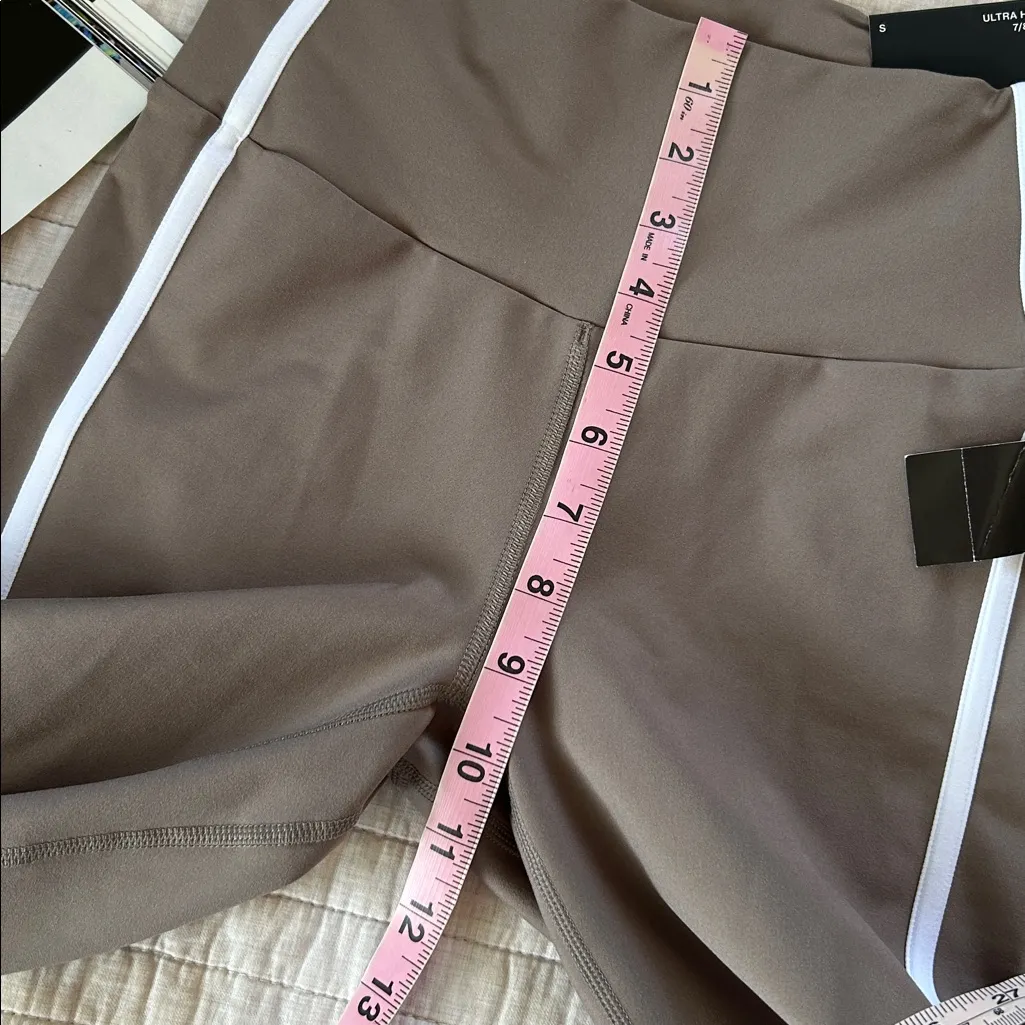 NWT YPB Abercrombie SculptLuxe Tan/white athletic workout Leggings small - Image 9