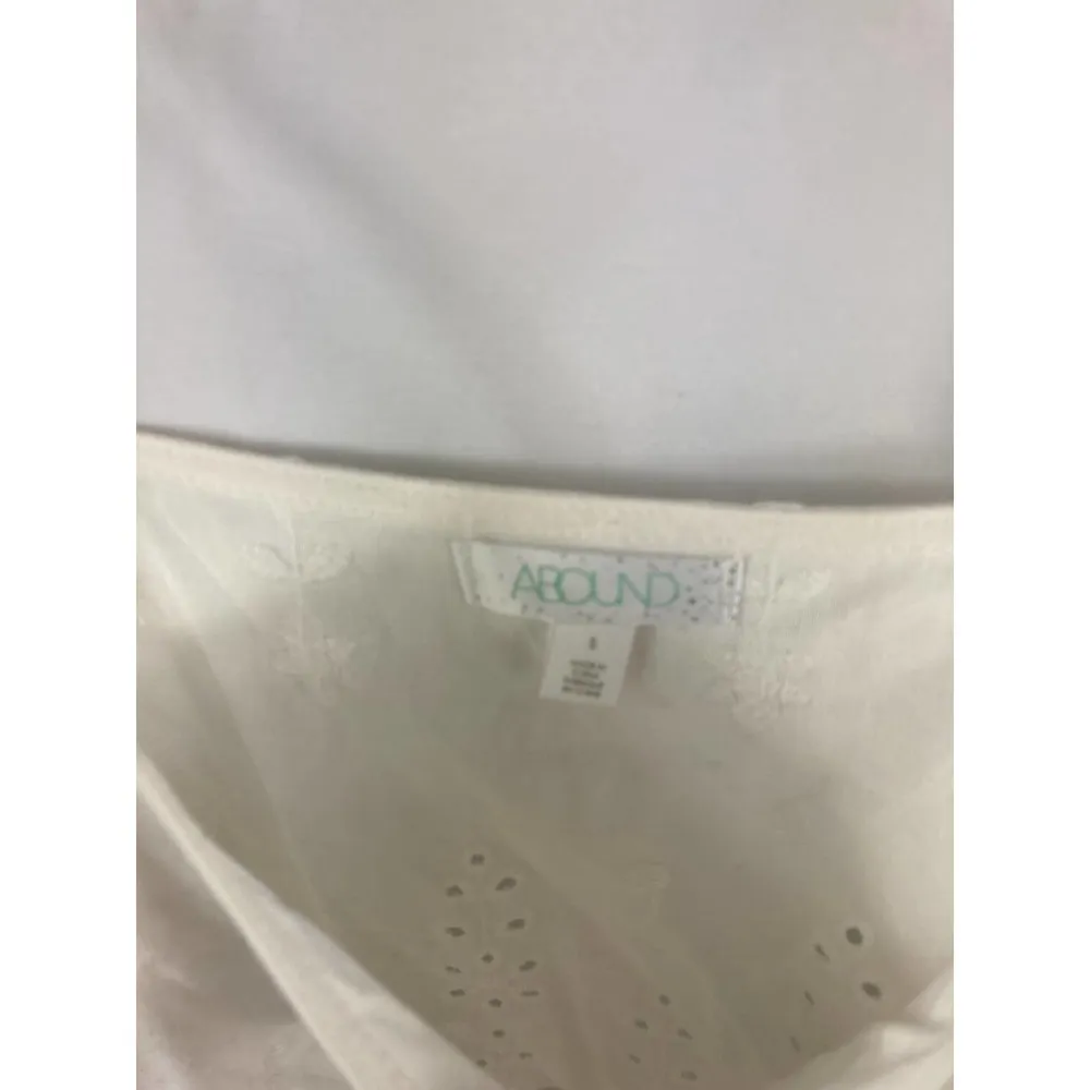 NWT Abound embroidered eyelet top - Image 2