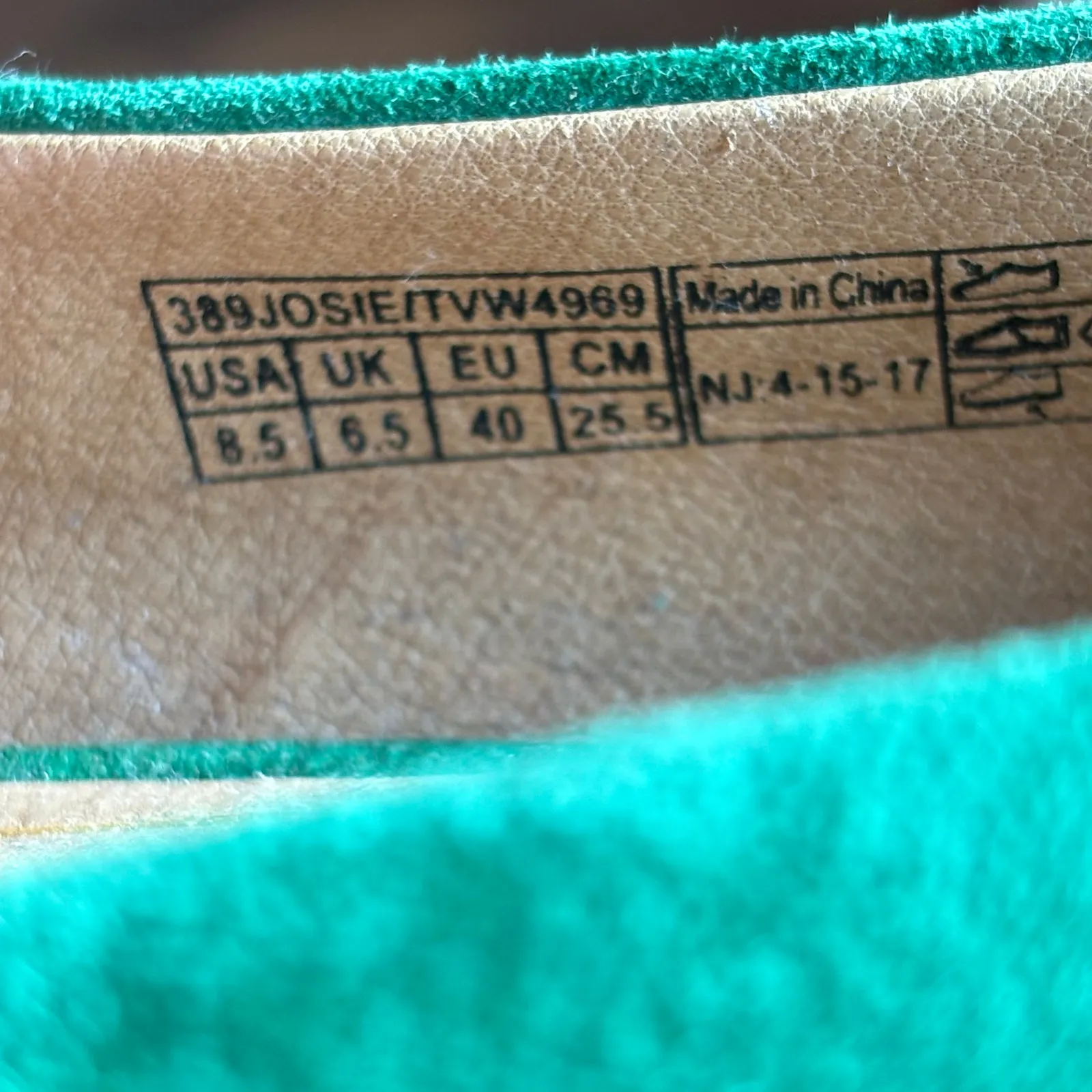 Vionic Green Suede Josie Kitten Heel Pump - size 8.5 - Image 8