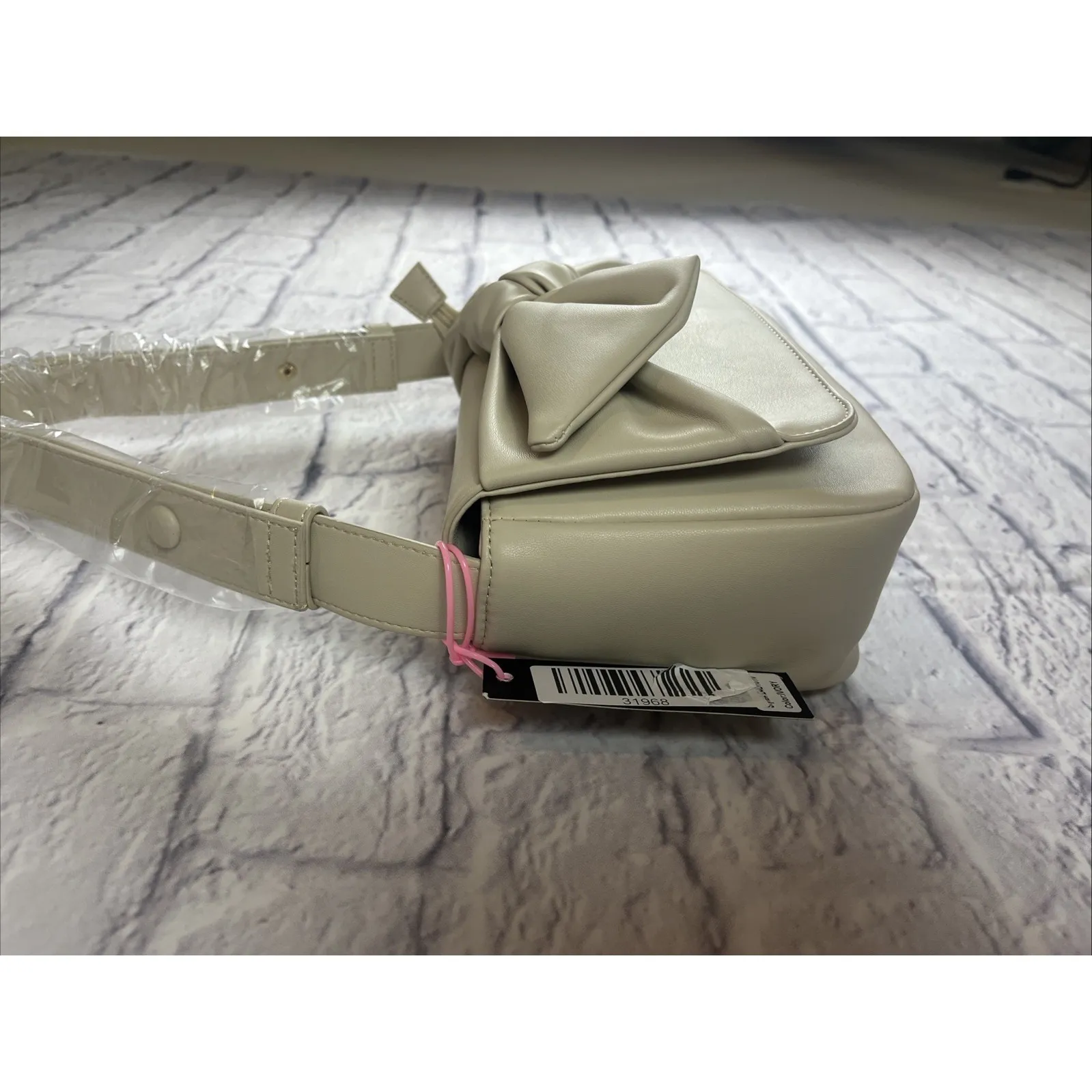 Like Dreams NEW Elaina Bow Vegan Leather Purse Bag Ivory & Gold Coquette Girly - Image 3