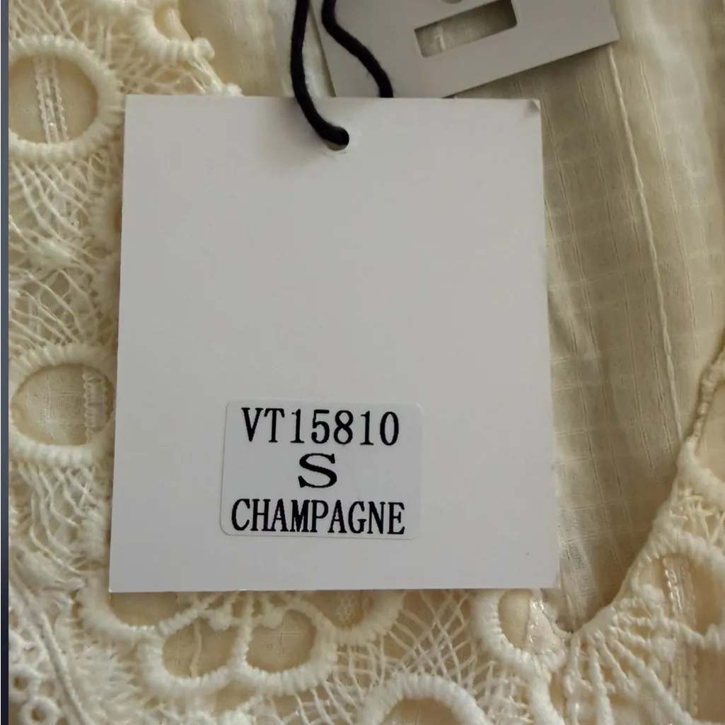 Very J Delicate Crochet Detail V-Neck Feminine Boho Blouse Champagne Small NWT - Image 13