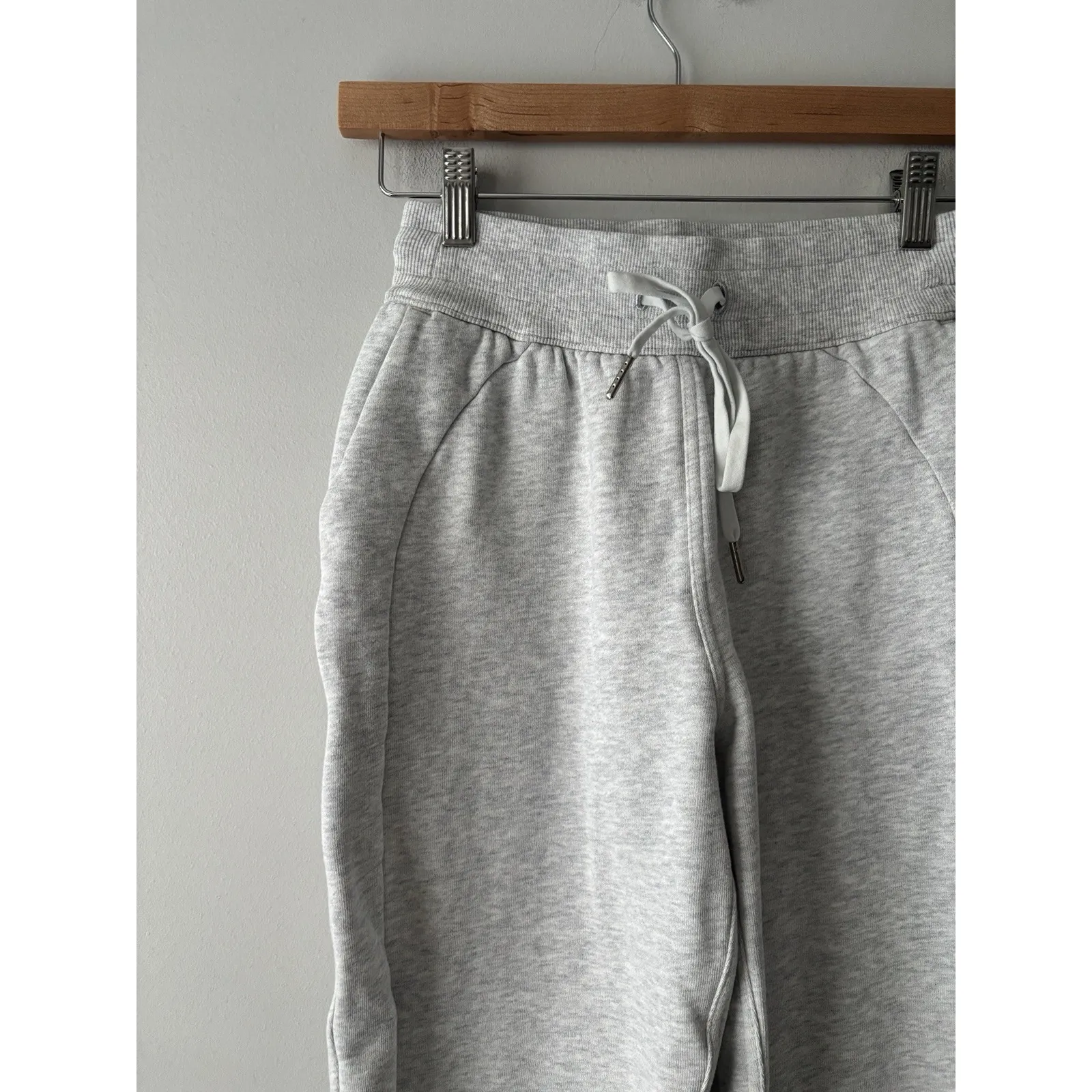 Lululemon Scuba High-Rise Jogger Fleece 25' Heathered Core Ultra Light Grey Sz 4 - Image 2