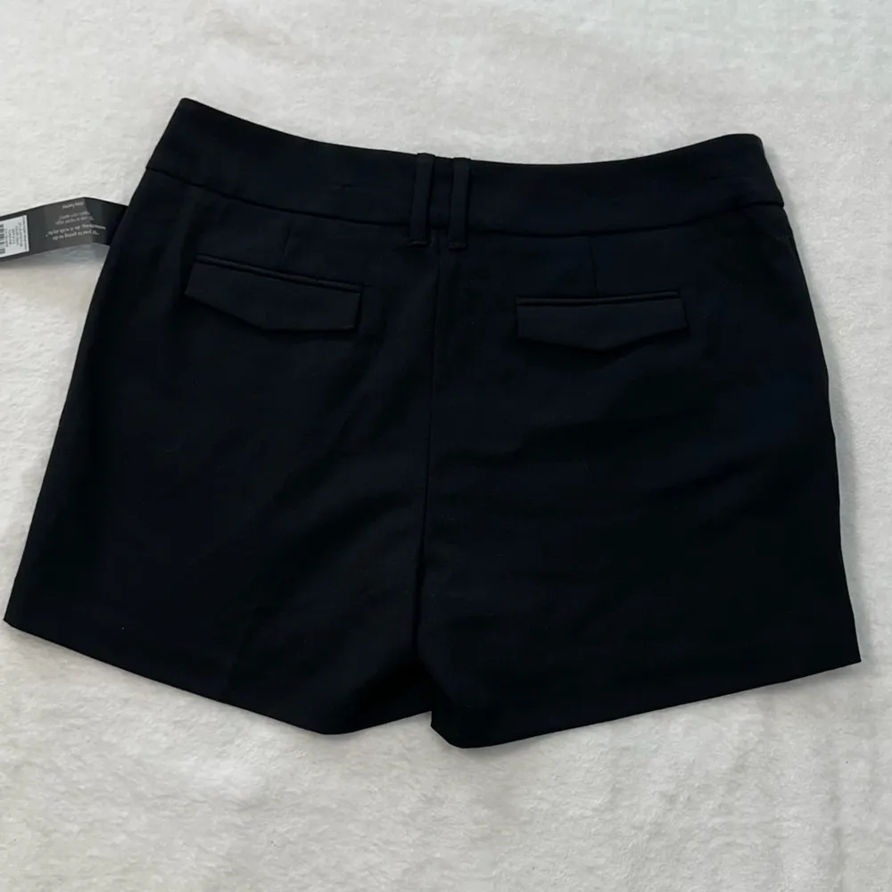 Daisy Fuentes Black High Waist Tailored Shorts With Pockets - Image 5