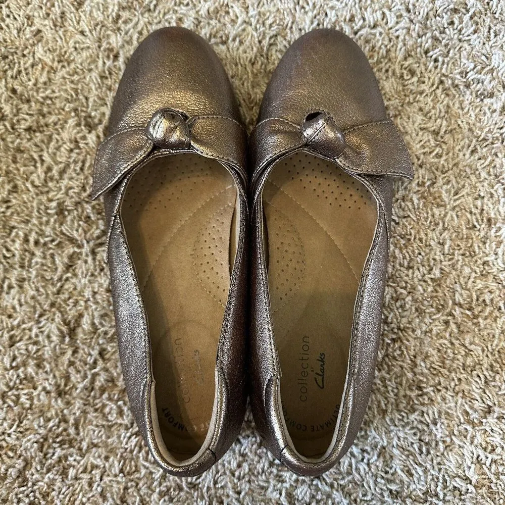 Clarks Collection‎ Cushioned Sole Slip On Loafer Flats Gold Shimmer Size 7 - Image 4