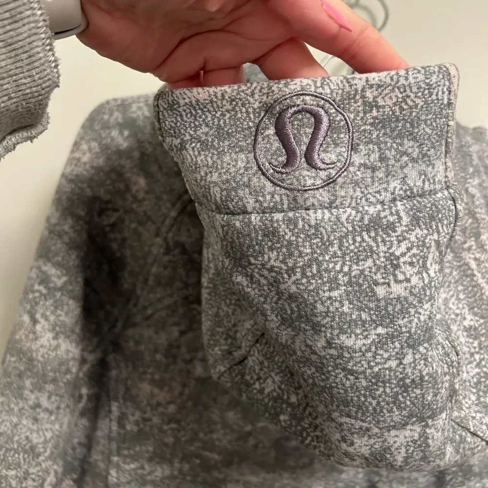 Lululemon Scuba Hoodie in Frozen Vista Alpine White size 8 - Image 5