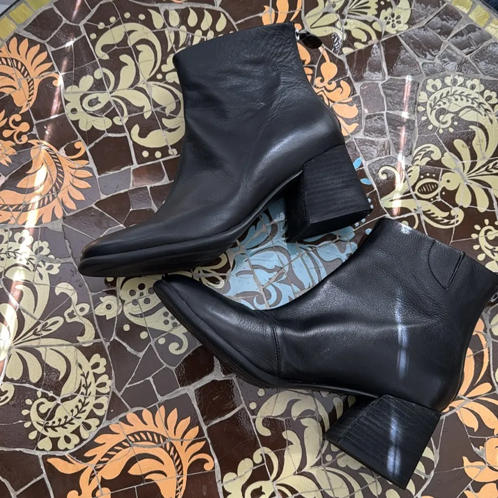 GENTLE SOULS by KENNETH COLE BLICK HEEL ANKLE BOOT SZ: 8.5/39EU - Image 3