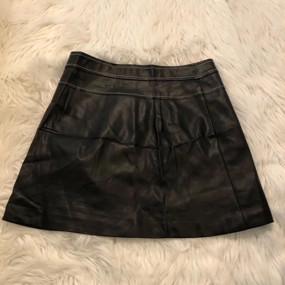 Zara TRF Collection Vegan Leather Mini Skirt Black Snap Front - Image 6