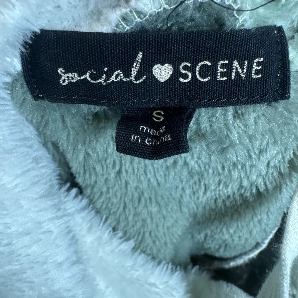 Abercrombie Social Scene 70s vibe green fleece patchwork cropped hoodie small - Image 4