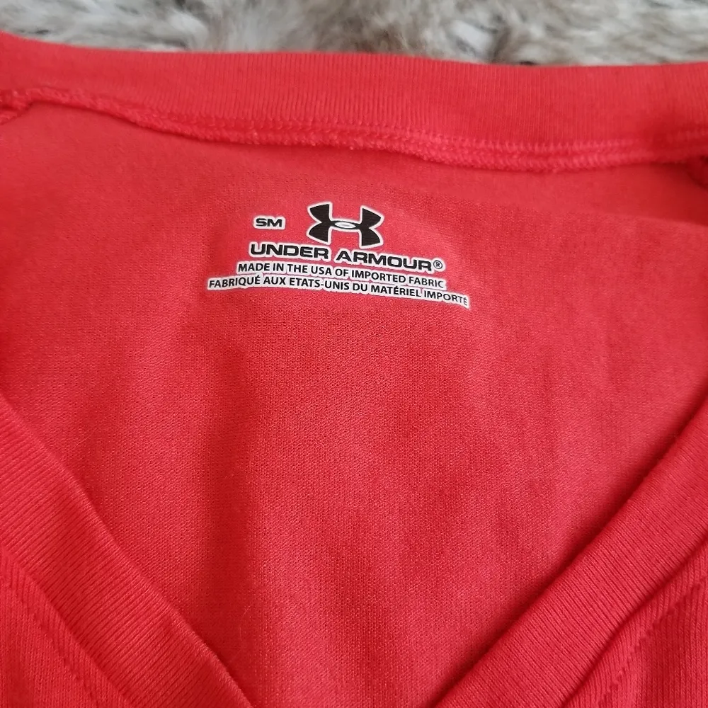 Under Armour V-Neck Long Sleeve Tee Red Size Small - Image 2