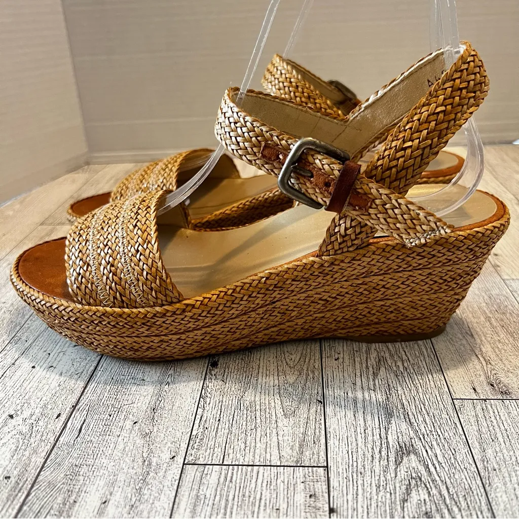 Stuart Weitzman Barbados Raffia Sandals Women’s Size 7.5 N Ankle Strap Wedge - Image 3