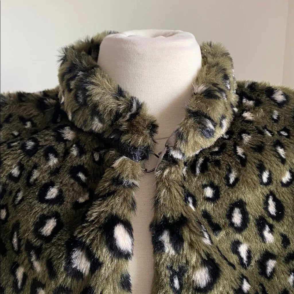 Custom Leopard Print Faux Fur Cropped Vest Jacket Womens Sz Small Army Green - Image 3