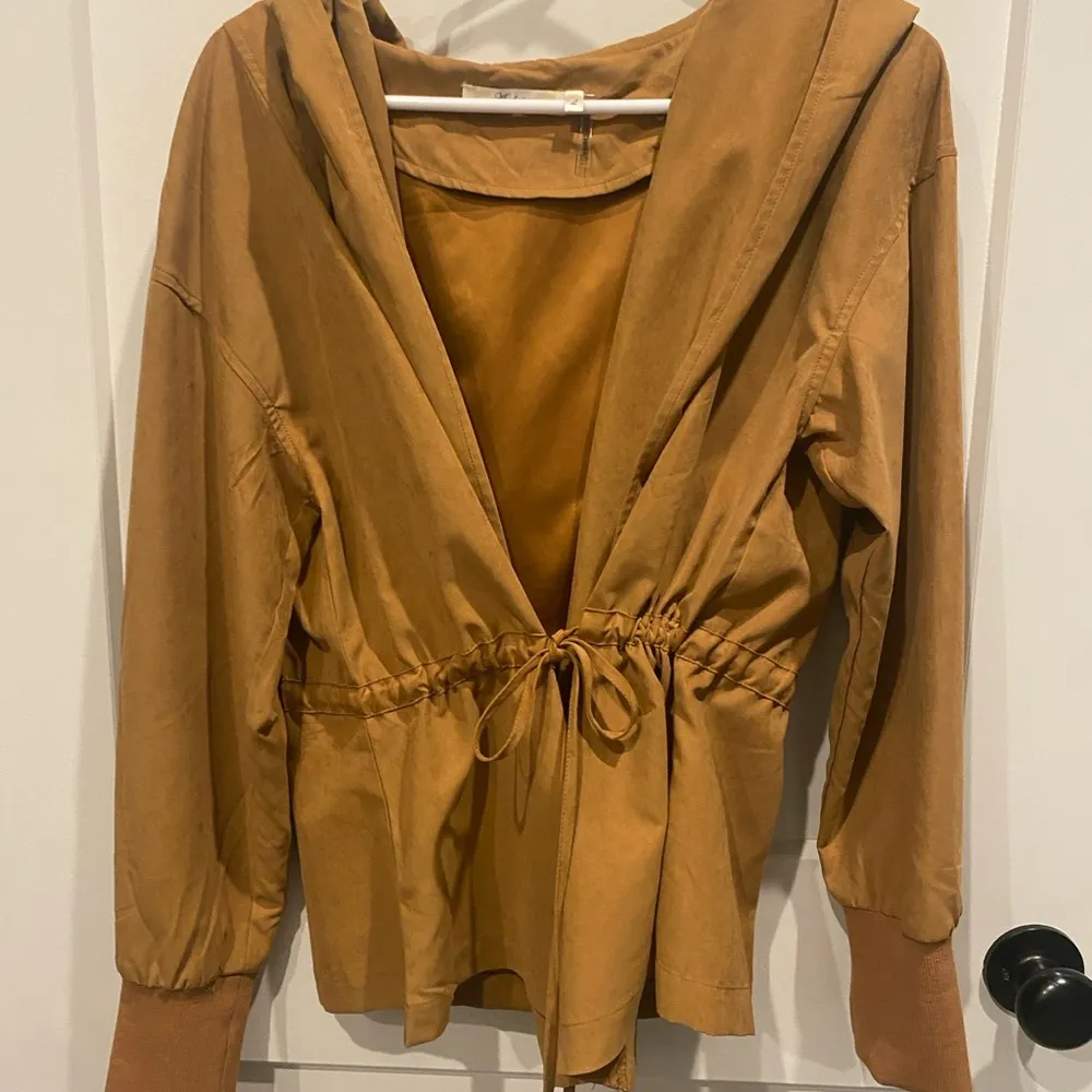 Andree by Unit Tan Jacket Microfiber feel. Attached hood. Size: L - Image 6