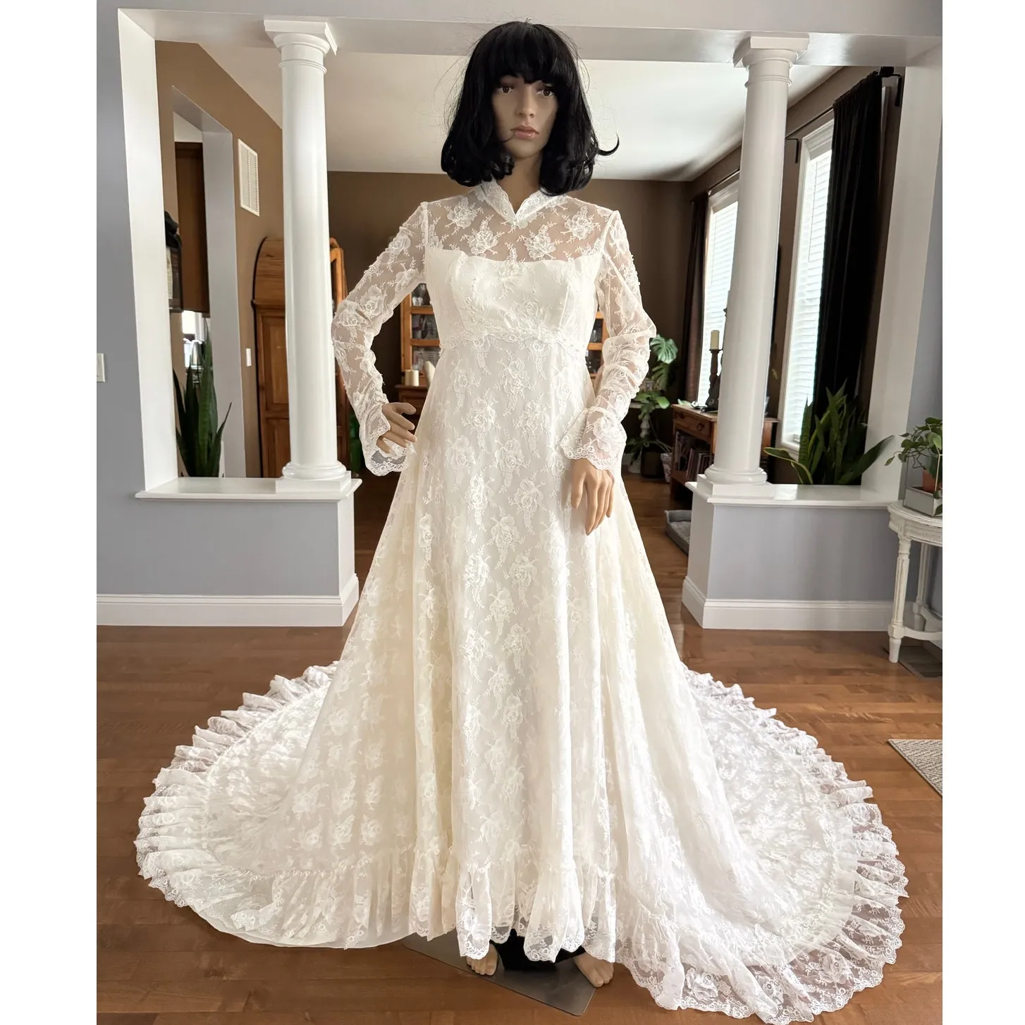 Vintage 60s Aida Bridal California Lace Wedding Gown w/ Chapel Train small White - Image 5