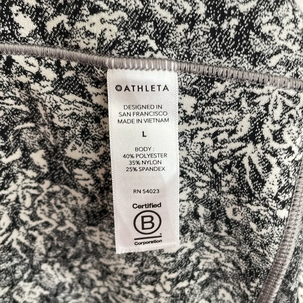 ATHLETA Salutation Stash Pocket II 7/8 Textured Tight in Moonflower Black Size L - Image 15