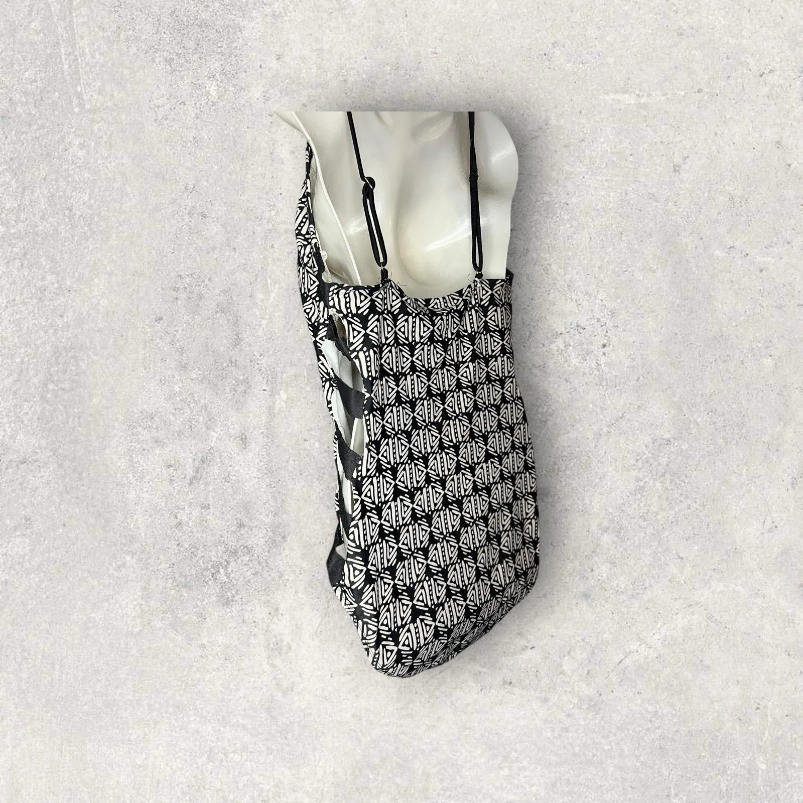 Xhilaration Women's Size XL One Piece Geometric Print Side Slits Swimsuit - Image 4