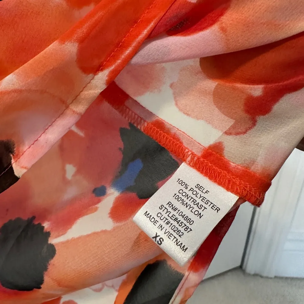 Floral lightweight lace shoulder tee - Image 3