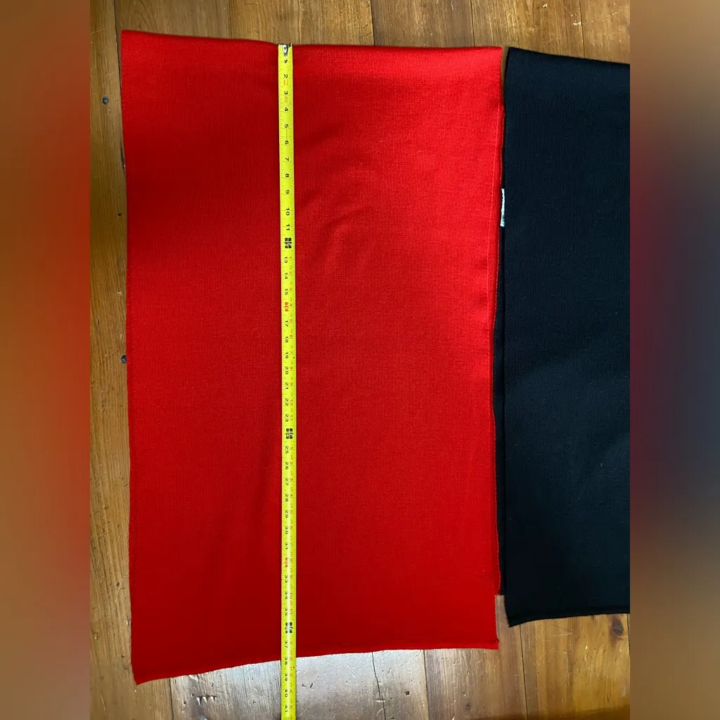 Henri Bendel Bold Wool Cape Red‎ and Black Vintage - Image 6