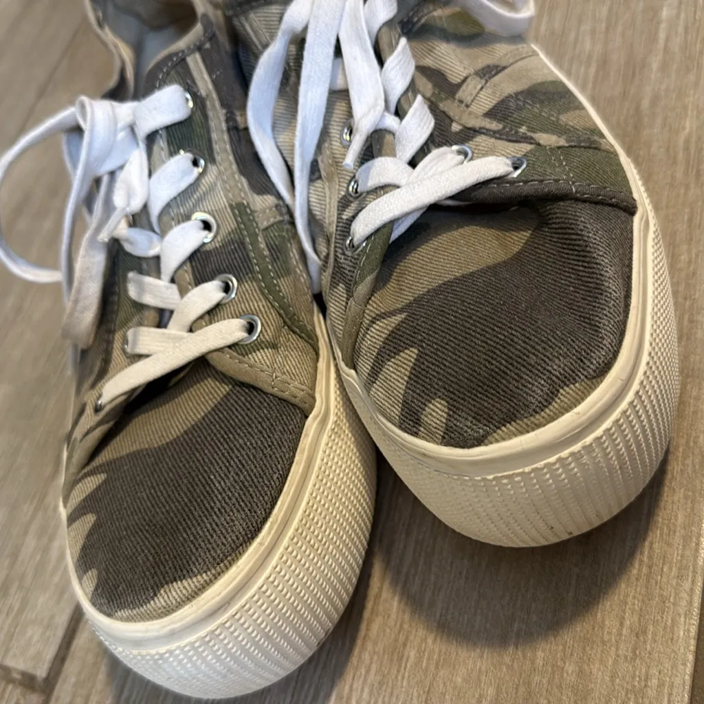 Steve Madden womens Emmi platform sneakers camo size 10‎ - Image 9
