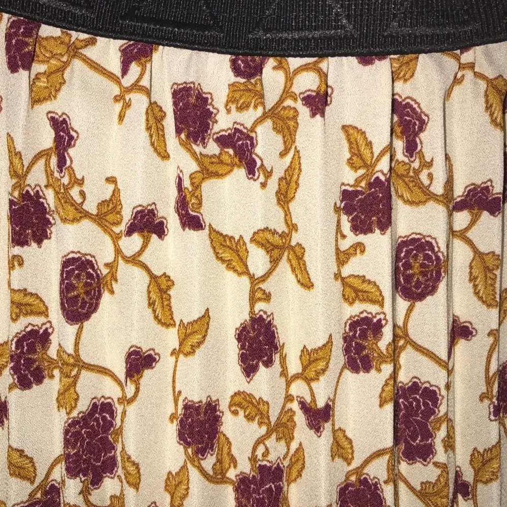 LuLaRoe Jill Skirt Pleated Cream w/Maroon & Gold Florals Sz 2X NWT Elastic Waist - Image 3