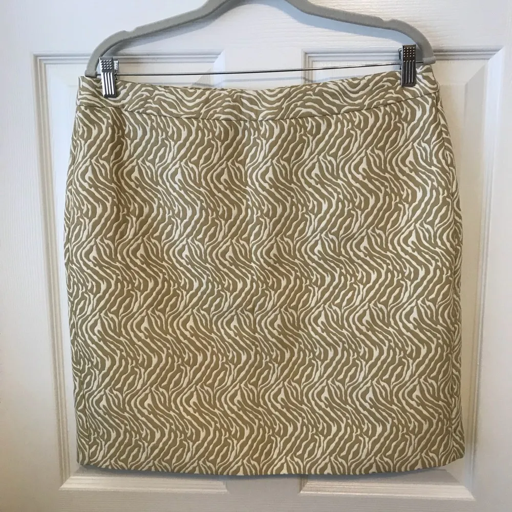 Banana Republic Skirt Jacquard Animal Print Tan & White Sz 14 EUC Mini Office - Image 2