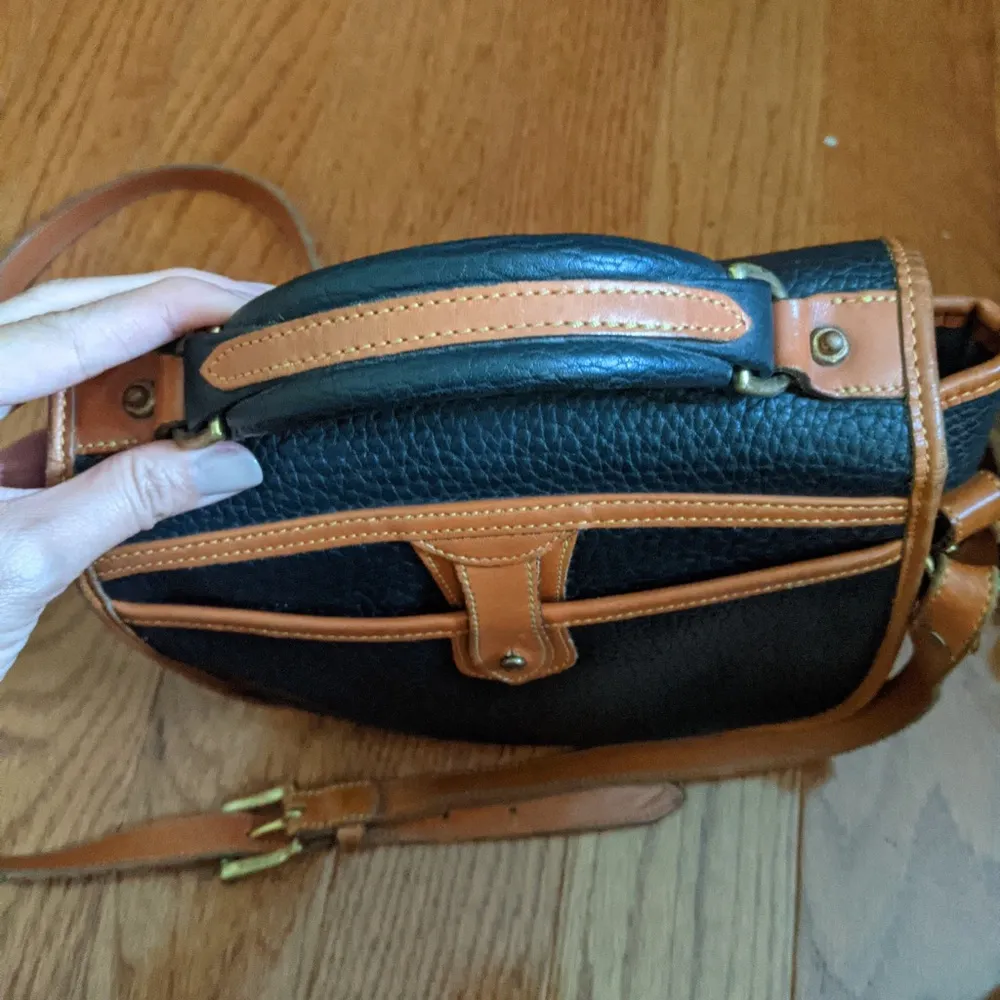 Dooney & Bourke All Weather Leather Vintage Surrey Carrier Crossbody Bag - Image 4