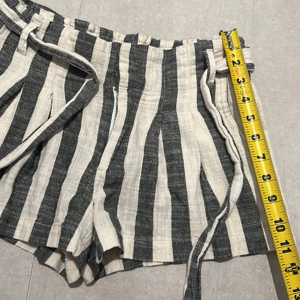 Women size small Linen cotton alike ivory and gray stripe shorts belt fabric - Image 5